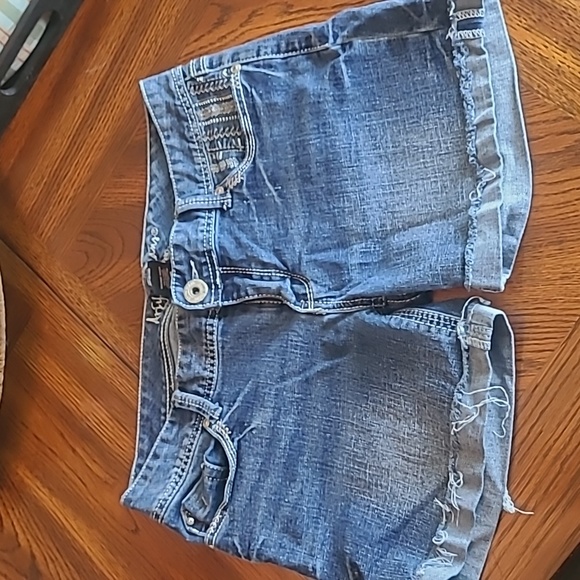 Ariya jean shorts - Picture 1 of 3
